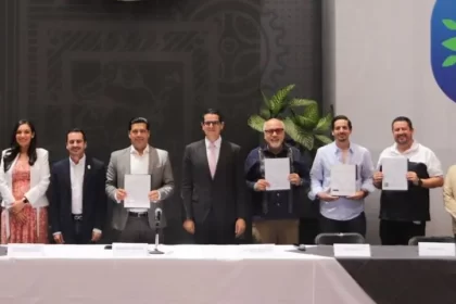 Leo Montañez, encabezó la firma con la Asociación de Hoteles y Moteles