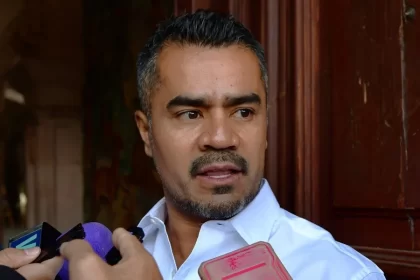 “El ISSSPEA necesita una reforma urgente. No solo para garantizar pensiones dignas, sino para poner orden y exigir que los gobiernos municipales y estatales den de alta a sus trabajadores desde el primer día. Hoy se violan derechos básicos impunemente”. 