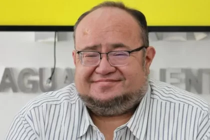 “Si en otros lugares es muy de su interés estar destapados, pues les puede dar pulmonía”, manifestó el presidente del PRD, Oscar Estrada.