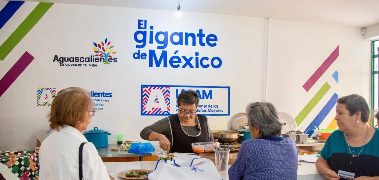 El IAPAM acoge a los adultos mayores con comida, estancia de día y asesoría en forma gratuita