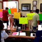 Un grupo de locatarios del mercado Reforma protestaron en municipio contra la construcción de tienda de conveniencia