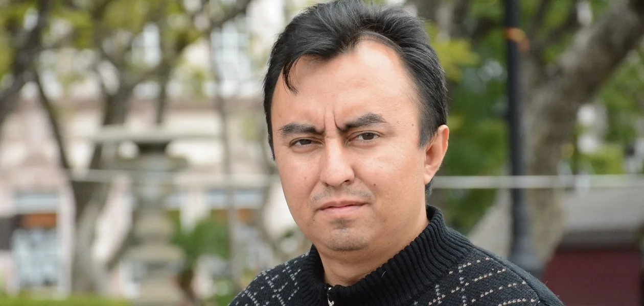 Alán Capetillo indicó que a las nuevas generaciones ya no se les enseña acerca de la importancia de la ley, la convivencia, además de que los incentivos con los que cuentan van vinculados al hedonismo y narcisismo, “sólo importa el placer personal y el engrandecimiento del yo en las redes sociales”.