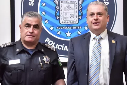 Para mejorar la respuesta policial, se entregaron nuevas unidades y más de 450 armas a los elementos de la corporación