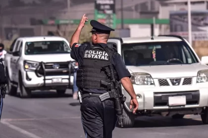 Estos puntos de control operan como un filtro clave para prevenir delitos y garantizar la tranquilidad de las familias. Están equipados con tecnología de punta, incluyendo sistemas de detección de placas y reconocimiento facial.