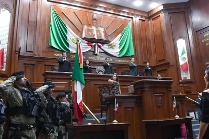 “En el caso de las personas que colocan narco mantas, ya se encuentran dentro de algún grupo de la delincuencia organizada y que fueron a poner un mensaje de guerra entre agrupaciones, es por eso que no cabía dentro del de apología del delito”.