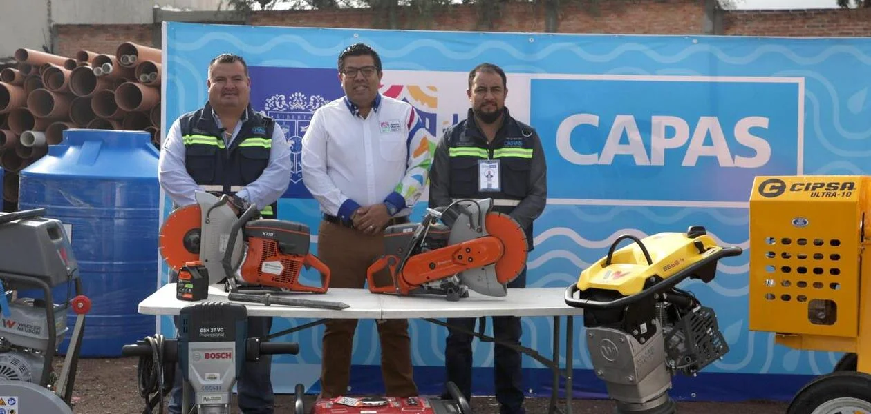 Alcalde entrega equipo a la Comisión de Agua