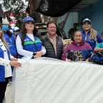 Se desplegó una brigada de más de 100 servidores públicos que realizaron labores de limpieza en viviendas y calles.