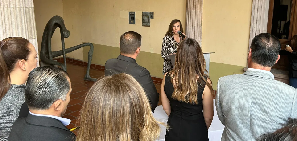 “Un dato, el consumo de marihuana supera el uso del alcohol y del tabaco, eso es muy importante y la razón del consumo es de 2.4 hombres por una mujer. Los grupos de edad de inicio son de 10 a 14 años, el 44%; de 10 a 19, el 41; de 20 a 24, el seis por ciento; y de 25 años en adelante, el 4%”.