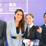 Destacó algunas de las acciones que se han hecho en el Estado para fortalecer la infraestructura médica, como la rehabilitación de Centros de Salud, la generación de ocho Clínicas del Seguro Popular Aguascalientes; el equipamiento del Centenario Hospital Miguel Hidalgo; la creación del Instituto de Atención Integral de Enfermedades Renales del Estado, entre otras.