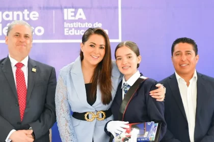 Destacó algunas de las acciones que se han hecho en el Estado para fortalecer la infraestructura médica, como la rehabilitación de Centros de Salud, la generación de ocho Clínicas del Seguro Popular Aguascalientes; el equipamiento del Centenario Hospital Miguel Hidalgo; la creación del Instituto de Atención Integral de Enfermedades Renales del Estado, entre otras.