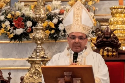 También hizo una autocrítica contra integrantes de la iglesia que muestran indiferencia.