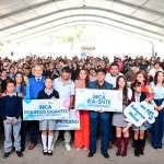 La gobernadora de Aguascalientes, Tere Jiménez, continúa su gira por los municipios del estado para entregar becas educativas.