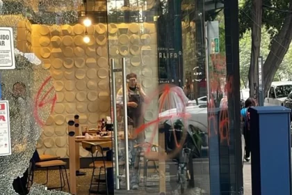 Primera Protesta Antigentrificación CDMX en el Parque de México, colonia Hipódromo, está terminó con violencia y vandalismo.