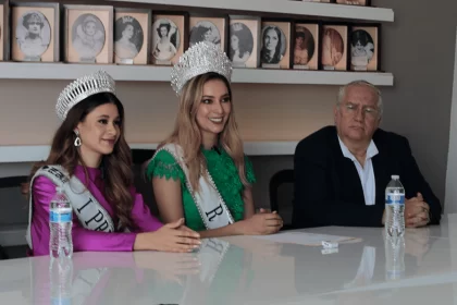 Zahyra Becerra primera princesa, Daniela Martínez, Reina de la FNSM y Eduardo Vilatobá Chapa, coordinador de proyectos del PFNSM, en rueda de prensa. Foto Diego Cárdenas.