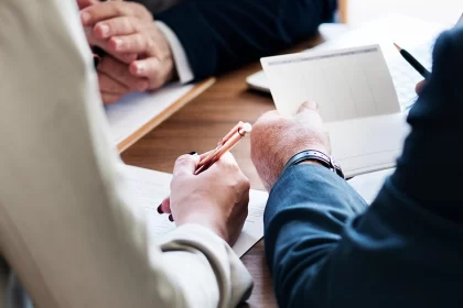 Niegan inscripción a joven por su calificación de 7.2