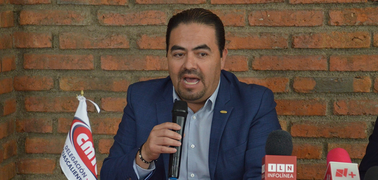 En ese tenor, informó que recientemente se ha detectado entre constructores de Aguascalientes que “han estado hablando por teléfonos que hasta tienen la lada local y se hacen pasar por funcionarios públicos y de ahí comienzan a enganchar, eso es lo que hemos detectado”.