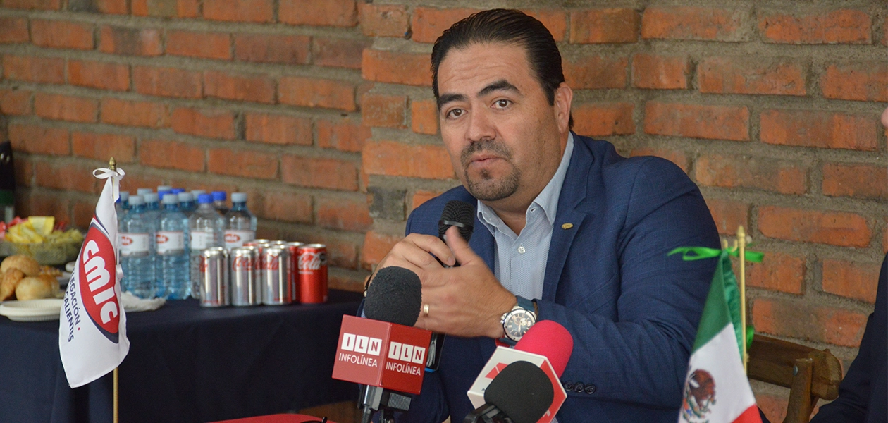 El presidente de la CMIC insistió en que los socavones o caídas de árboles son provocados por los fenómenos naturales como los fuerte vientos, “ahí no hay culpas de nadie, no podemos frenar el viento fuerte, que termina afectando drenajes, cables y vehículos”.