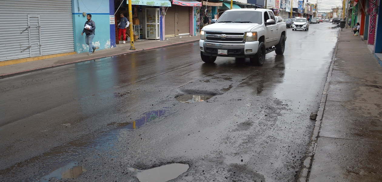 Además buscan personal para que forme parte de las cuadrillas de bacheo