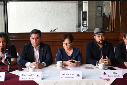 “Son burócratas, no son trabajadores de una empresa, ni empresarios”, manifestó la presidenta de la Cámara de Comercio (CANACO), Maricela Acosta Herrera.