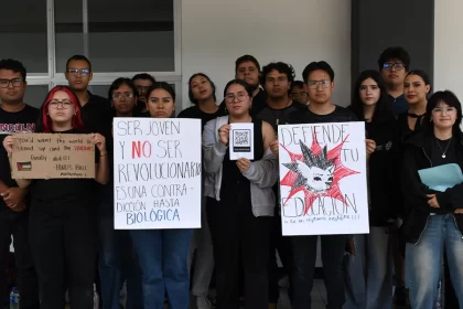 Exigen a rectora de la UAA que se vaya un maestro que consideran no domina el tema