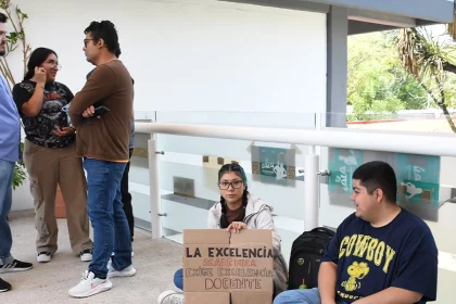 Alumnos de Historia inconformes fijan con claridad su posición