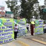Realizan megabloqueo para exigir trato digno del IMSS