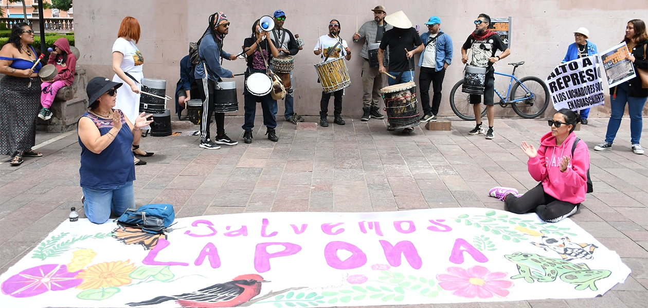 Sofía González Ponce, dirigente del grupo “Salvemos la Pona”, señaló que el objetivo de la movilización es la solicitud de transparencia en la negociación con las inmobiliarias interesadas en construir en el predio.