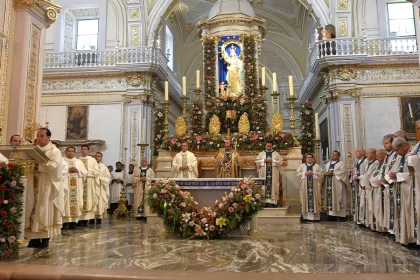 Señala que sacerdotes son esperanza ante violencia, inseguridad y pobreza.