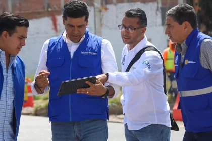 Constató los trabajos que se realizan en el puente superior vehicular ubicado en Avenida Aguascalientes, así como la colocación de concreto hidráulico en Avenida Julio Díaz Torre y Avenida Mariano Hidalgo.