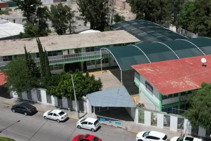 Robaron equipo de cómputo, bombas de agua y material escolar