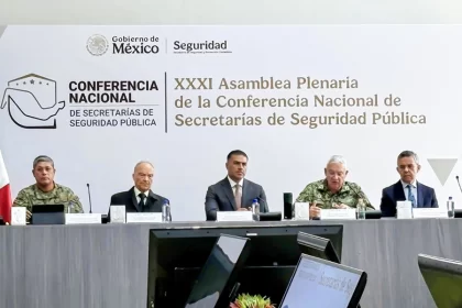 Durante la asamblea presidida por Omar García Harfuch, secretario de Seguridad y Protección Ciudadana del Gobierno de México, se estableció impulsar la coordinación entre las corporaciones federales y estatales para definir e implementar políticas, estrategias y acciones conjuntas que fortalezcan la seguridad pública y garanticen los derechos de las y los ciudadanos, en todo el país.