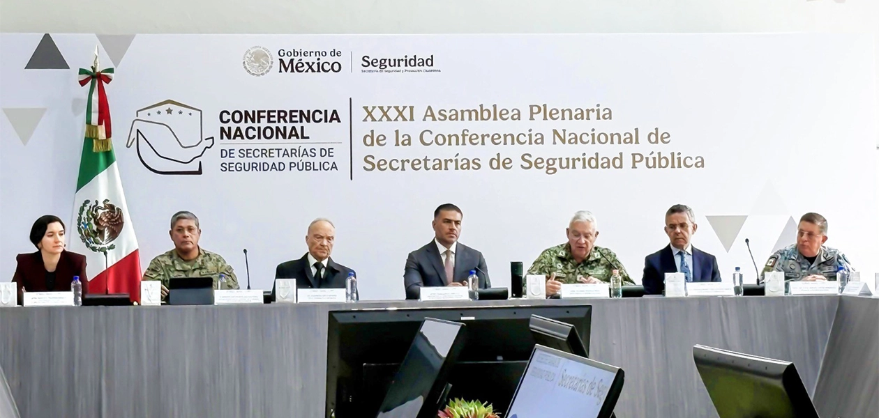 Durante la asamblea presidida por Omar García Harfuch, secretario de Seguridad y Protección Ciudadana del Gobierno de México, se estableció impulsar la coordinación entre las corporaciones federales y estatales para definir e implementar políticas, estrategias y acciones conjuntas que fortalezcan la seguridad pública y garanticen los derechos de las y los ciudadanos, en todo el país.
