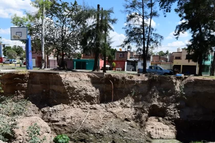 Se estaría reparando el colector que transita por la zona