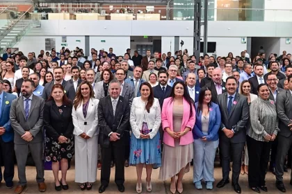 También reconoció a los laboratorios estatales que se distinguieron por su labor a favor de la ciencia y la tecnología