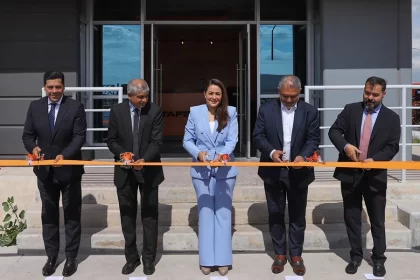 “Nuestra economía crece al doble del promedio nacional. En esta administración, las exportaciones estatales alcanzaron un récord histórico de más de 33 mil millones de dólares, con destino a países de los cinco continentes”, añadió.