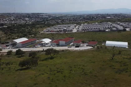 Un Complejo educativo público en Villas de Nuestra Señora de la Asunción, con características de un colegio privado
