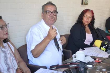 Señalan de prácticas corruptas a pariente de senadora