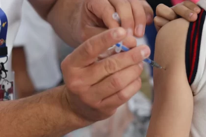 Llegan más dosis para aplicarse entre la población de riesgo: Galaviz