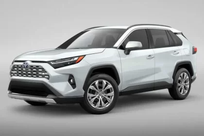 Cuenta ahora con tres vehículos oficiales a su total disposición