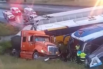 Carambola en la 45 norte a la altura de San Pancho, deja al menos 3 lesionados de gravedad. Foto JLMNoticias captura de pantalla