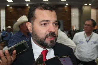 “La gobernadora Tere Jiménez ha sido muy puntual en que debemos apoyar a todos los sectores y generar alianzas que nos ayuden a impulsar la competitividad de los productores locales; seguiremos trabajando para llevar el vino de Aguascalientes a todo el país y a todo el mundo”, subrayó Garza de Vega.