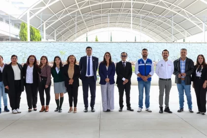 Se hizo entrega de material deportivo y se reconoció a los mejores promedios del plantel educativo