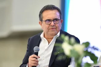 “Hoy el mundo compite por regiones, porque los países se complementan”, mencionó tres explicar que es como lo que sucede con China que se encuentra altamente asociada manufactureramente con Tailandia, Indonesia y Vietnam, por lo que las naciones se especializan y requieren economías complementarias.