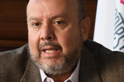 El dirigente de la ACOCEN señaló que desde un principio los comerciantes de la calle 5 de mayo señaló no estar de acuerdo con el cambio de circulación y apuntó que actualmente no se cuenta con el mismo flujo y las ventas han caído de manera dramática en un 40%.