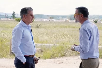José Luis Morales y Alfonso Dávalos, durante la supervisión de obra de Zitara. Foto JLMNoticia