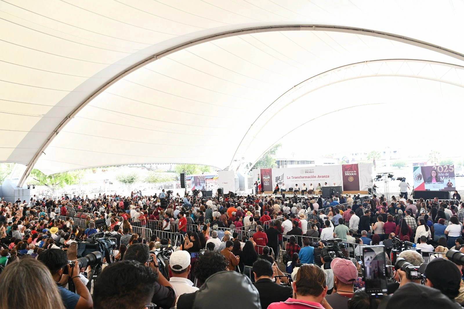 La megavelaria en Aguascalientes concentro a un gran numero de simpatisantes que recibieron a la presidenta Claudia Sheinbaum. Foto Gobierno del Estado