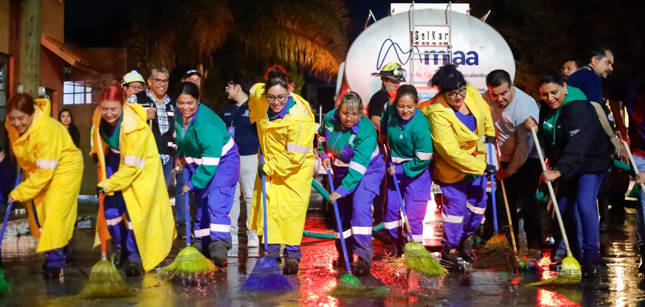 Personal de diferentes áreas del Municipio de Aguascalientes brindó ayuda a familias afectadas. Se atendieron alrededor de 80 reportes entre árboles caídos, autos varados, fallas en red hidrosanitaria, entre otros.