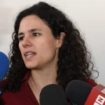 “En nuestro movimiento no hay que tú sí y tú no, la gente tiene la posibilidad de levantar la mano, se van a inscribir en la convocatoria y tiene que haber una encuesta y la encuesta va a determinar quién es nuestro mejor perfil”.