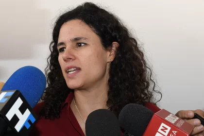 “En nuestro movimiento no hay que tú sí y tú no, la gente tiene la posibilidad de levantar la mano, se van a inscribir en la convocatoria y tiene que haber una encuesta y la encuesta va a determinar quién es nuestro mejor perfil”.