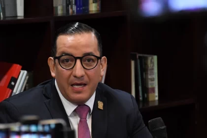 “Estamos trabajando en varios planteles, impactando de manera positiva tanto a los estudiantes, como a los maestros y sobre todo a los padres de familia, que luego son quiénes se cierran a la información”